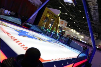 Sonic Sports Air Hockey - An arty shot of the bright lighting
