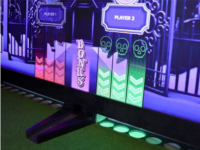 Interactive Golf - Closeup to the holes