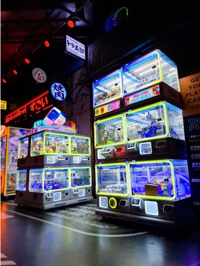 MWPC - Pyramid Set Up With Header and 6 cube set up in Arcade